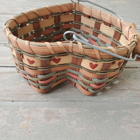 Heart Wicker Basket 4"x8" Vintage Rattan Boho Raffia Straw Handle Cottagecore - Picture 3 of 8
